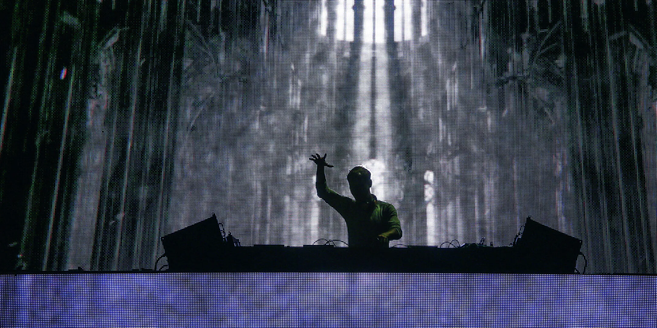 Avicii-Music-48929-cut-2160x1078